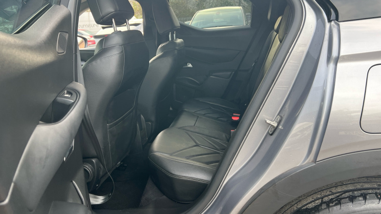 DS 3 1.2 PureTech 130 Rivoli 5dr EAT8 Petrol Hatchback